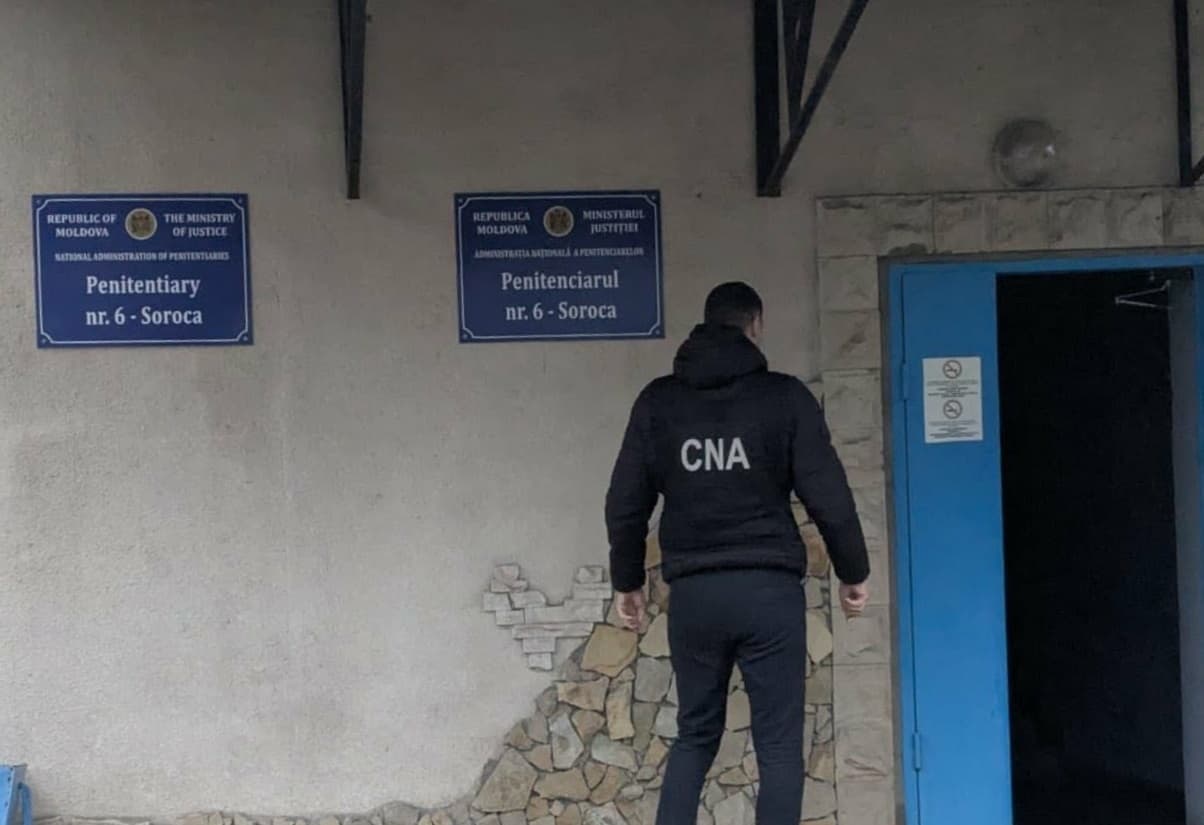 ФОТО // Обыски в Сорокской тюрьме по делу о пассивной и активной коррупции. Задержан начальник отдела