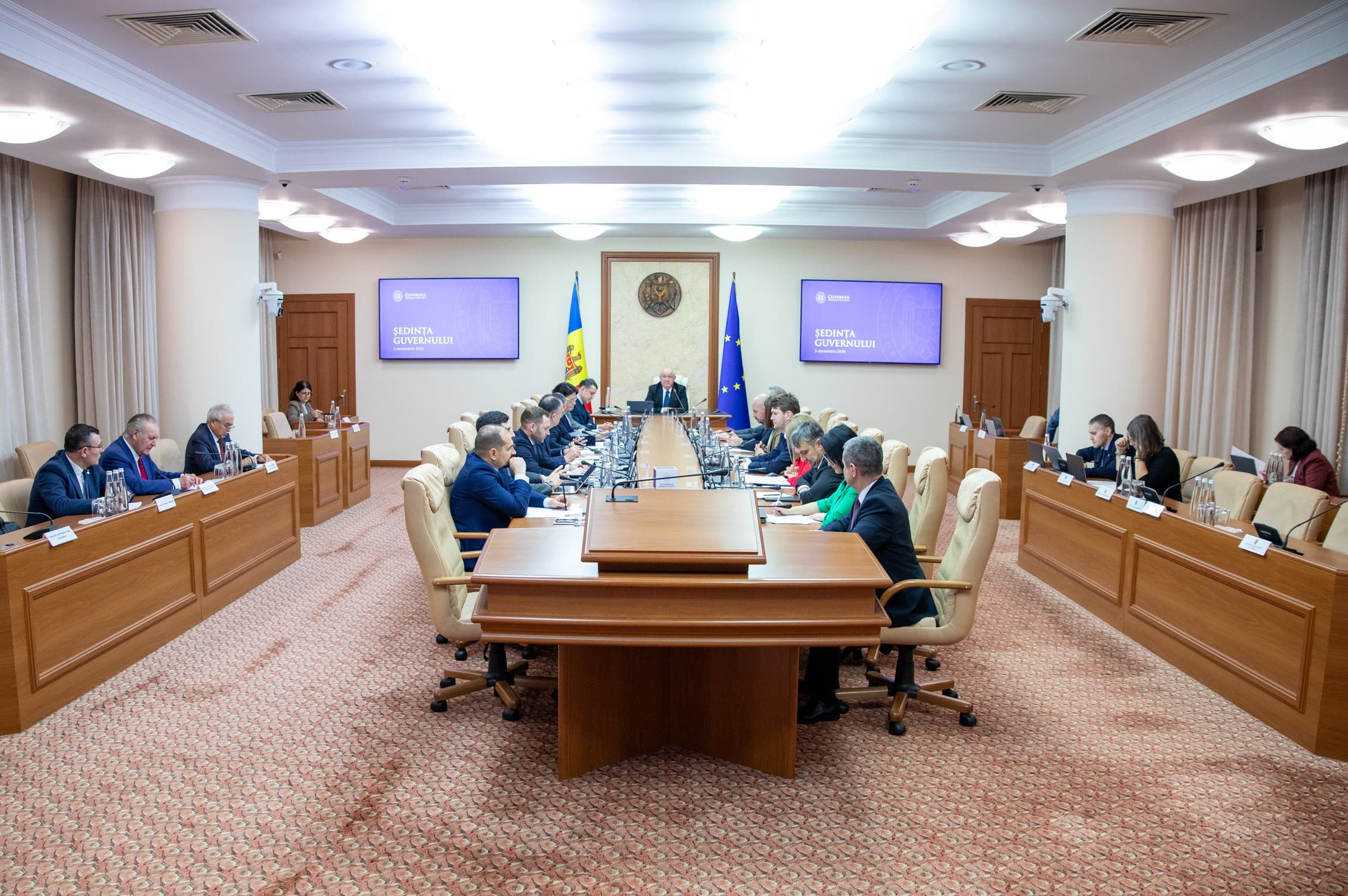 Guvernul se întrunește joi în ședință extraordinară