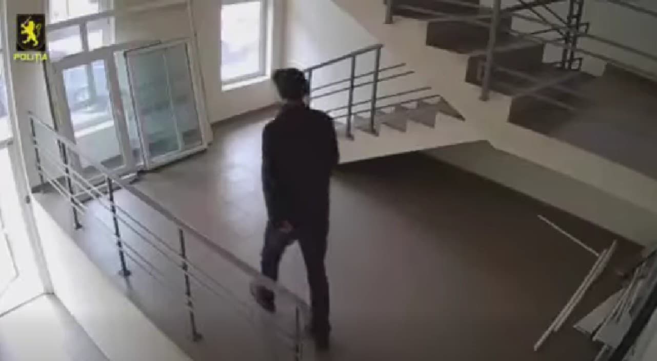 VIDEO // Doi bărbați, reținuți la Chișinău pentru furturi din apartamente. Prejudiciul cauzat depășește 800 mii lei