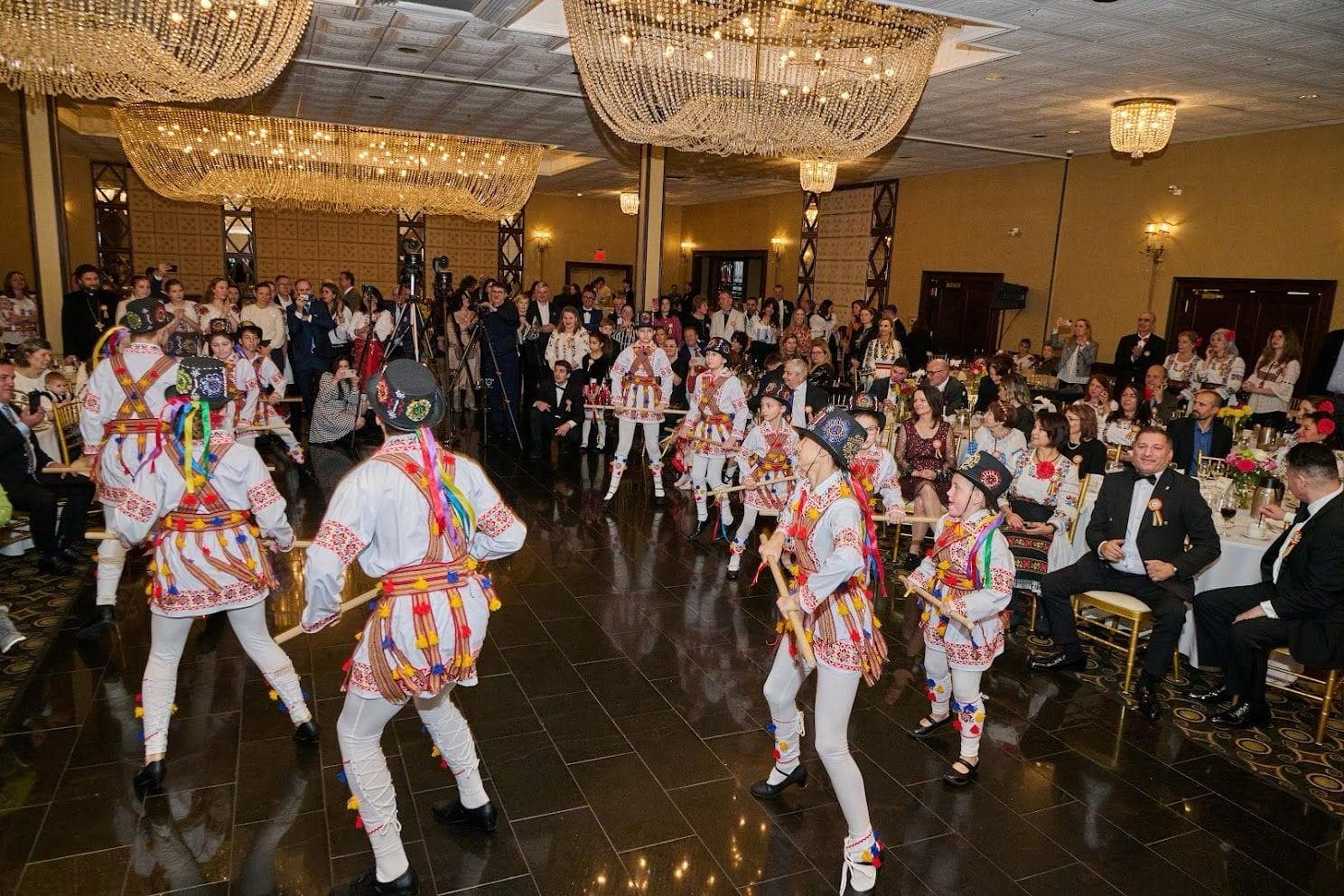 FOTO // Comunitatea românească din Chicago, dezamăgită de absența consulului general al R. Moldova la recepția dedicată Zilei Naționale