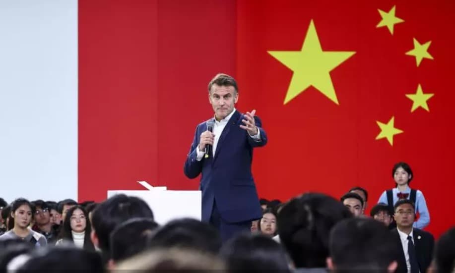 După ce i-a avertizat pe liderii europeni că administraţia Trump „ar putea trăda”, Emmanuel Macron pledează pentru rezistenţă la „spiritul de divizare” transatlantică