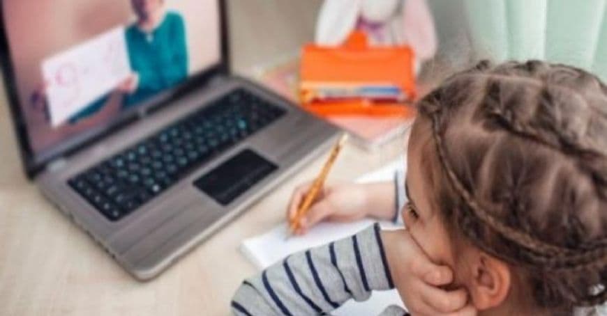 Reguli mai stricte pentru lecțiile online: camerele video - incluse obligatoriu, iar înregistrările vor fi interzise fără acordul participanților
