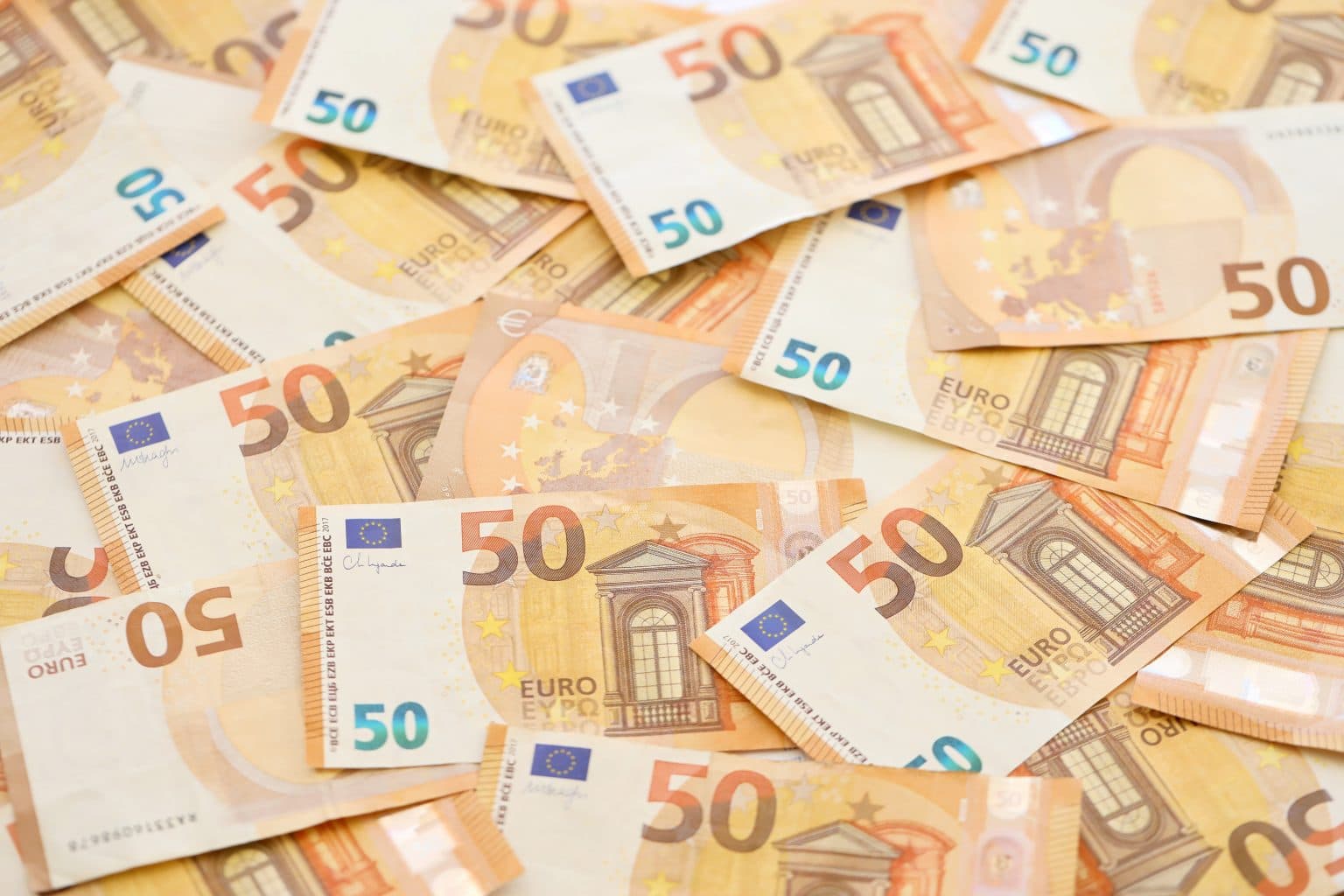 Rezervele valutare continuă să scadă în R. Moldova