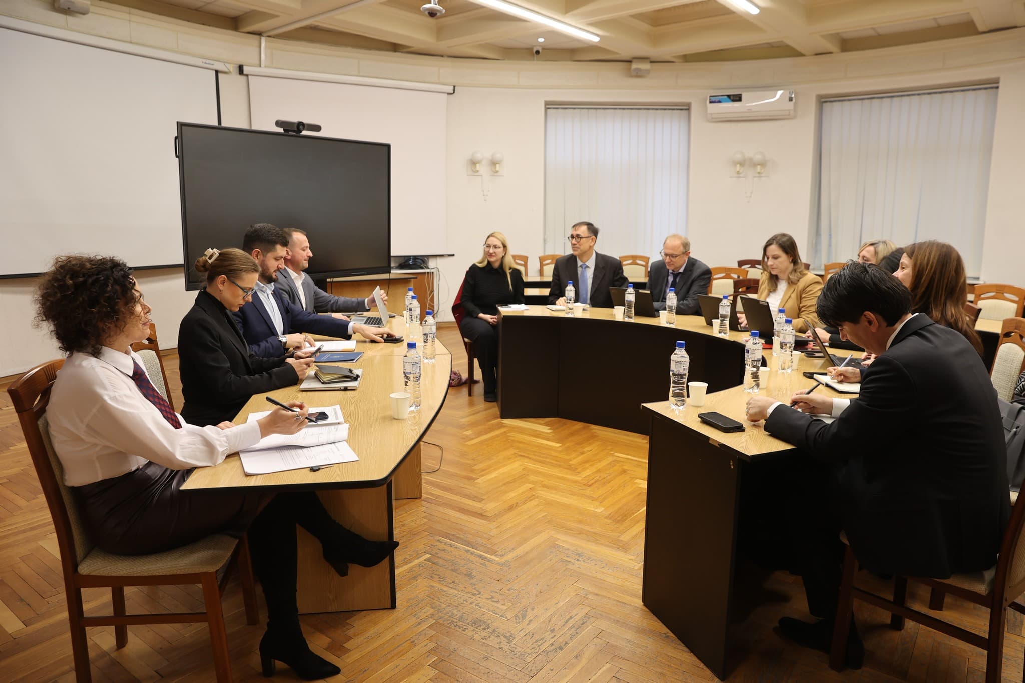 Evoluțiile sectorului energetic din Moldova, discutate de Ministerul Energiei și FMI