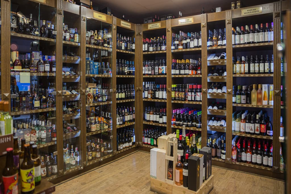 Taxe majorate în 2026 pentru unitățile care vând alcool și tutun în Chișinău