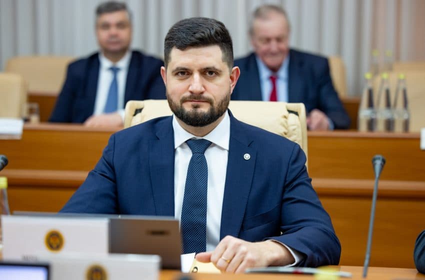 Dorin Junghietu: „Statul nu este interesat să preia rețeaua de benzinării Lukoil, care va putea activa legal pâna în primăvara anului 2026”
