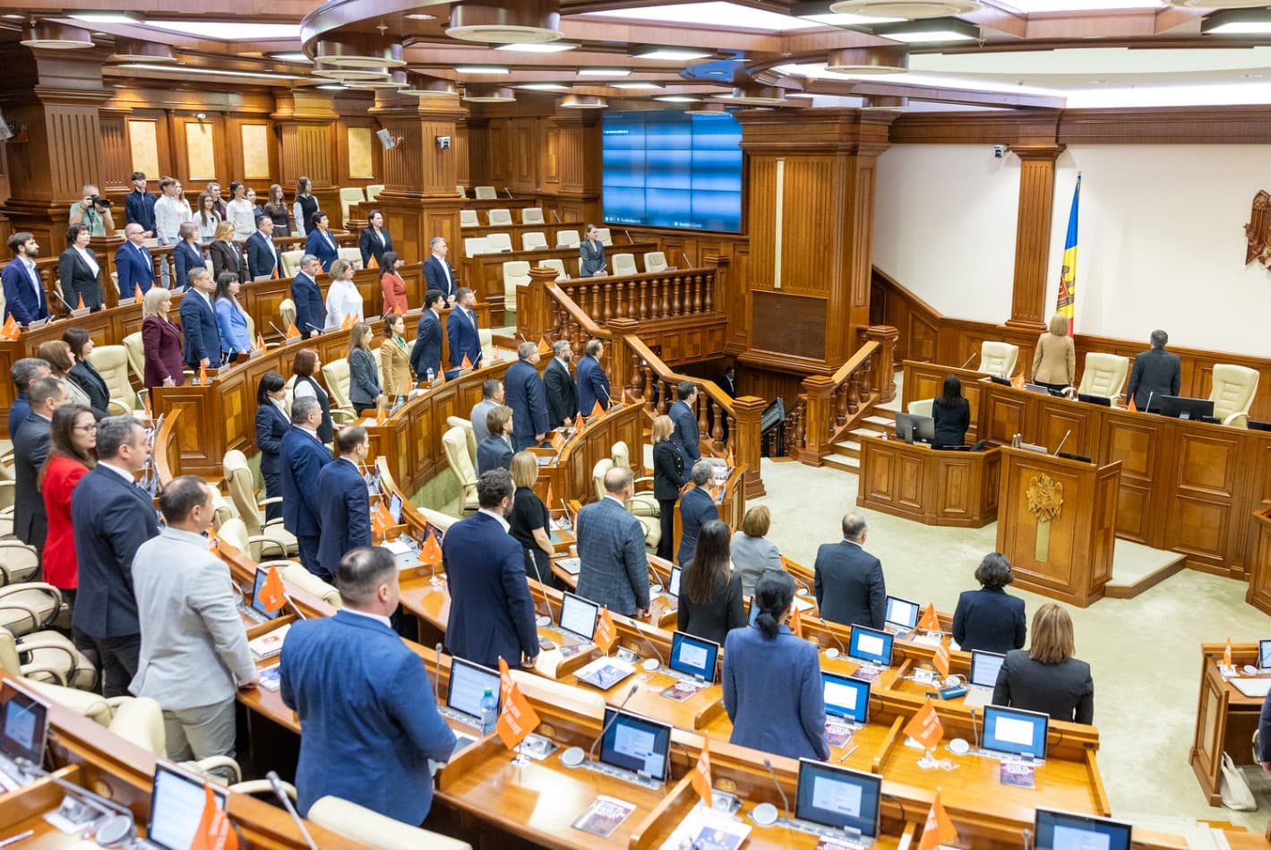 Sondaj: Cinci partide și un bloc electoral ar accede în viitorul Parlament