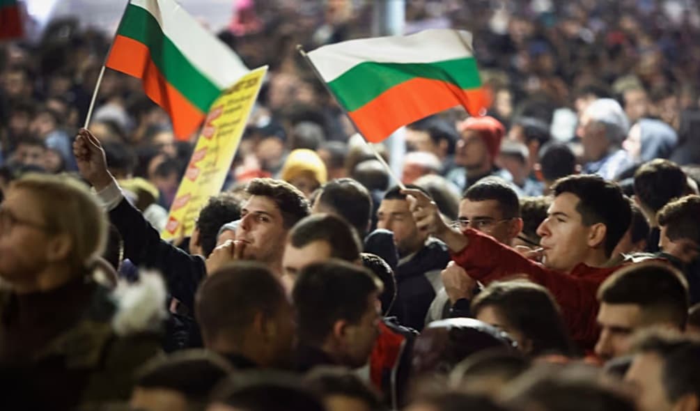 Bulgaria: Zeci de mii de manifestanți cer demisia Guvernului de la Sofia