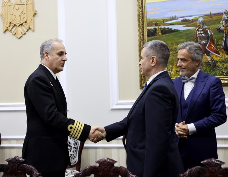 FOTO // Noii atașați militari ai Ungariei și Greciei în R. Moldova, prezentați la Ministerul Apărării