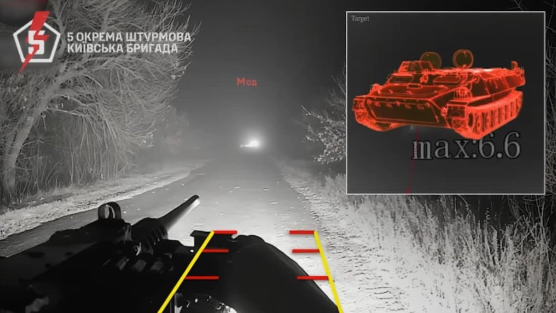 VIDEO // Războiul s-a schimbat ireversibil. Momentul în care o dronă terestră ucraineană „Droid” spulberă un vehicul blindat al armatei ruse