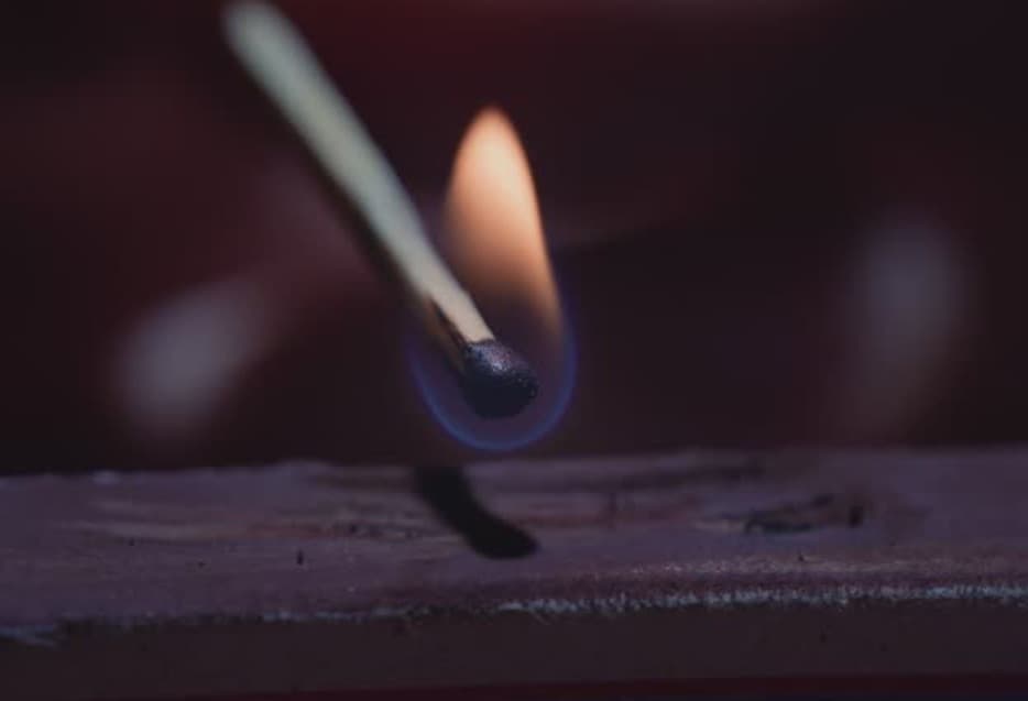 A violat o tânără însărcinată și și-a incendiat mama. Un bărbat din Ștefan Vodă, trimis după gratii