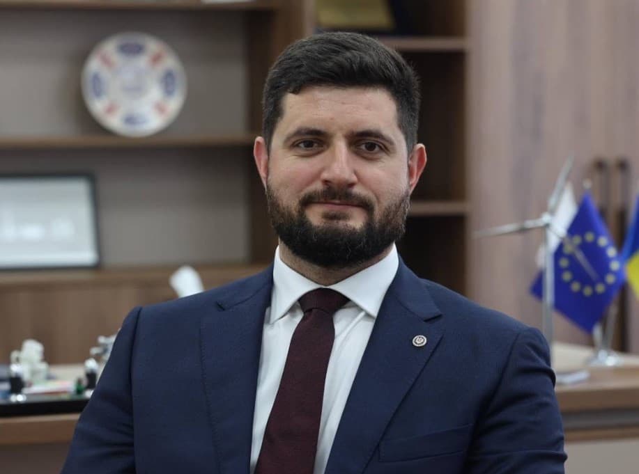 Ministrul Dorin Junghietu, despre preluarea infrastructurii petroliere de la aeroport: „Revenim la situația din aprilie 2005”
