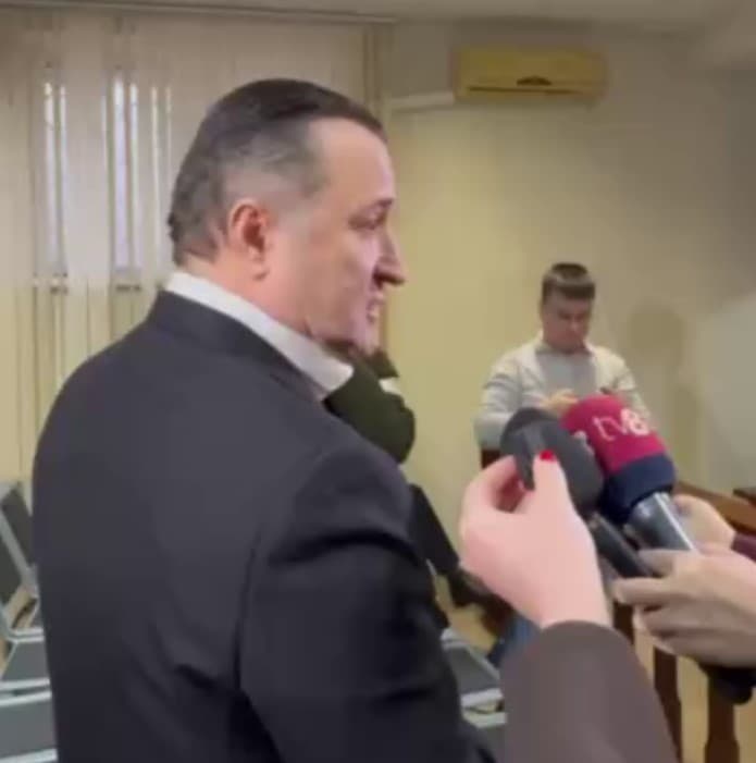 Vlad Filat, față-n-față cu Vlad Plahotniuc. Liderul PLDM a venit la ședința de judecată în dosarul fraudei bancare