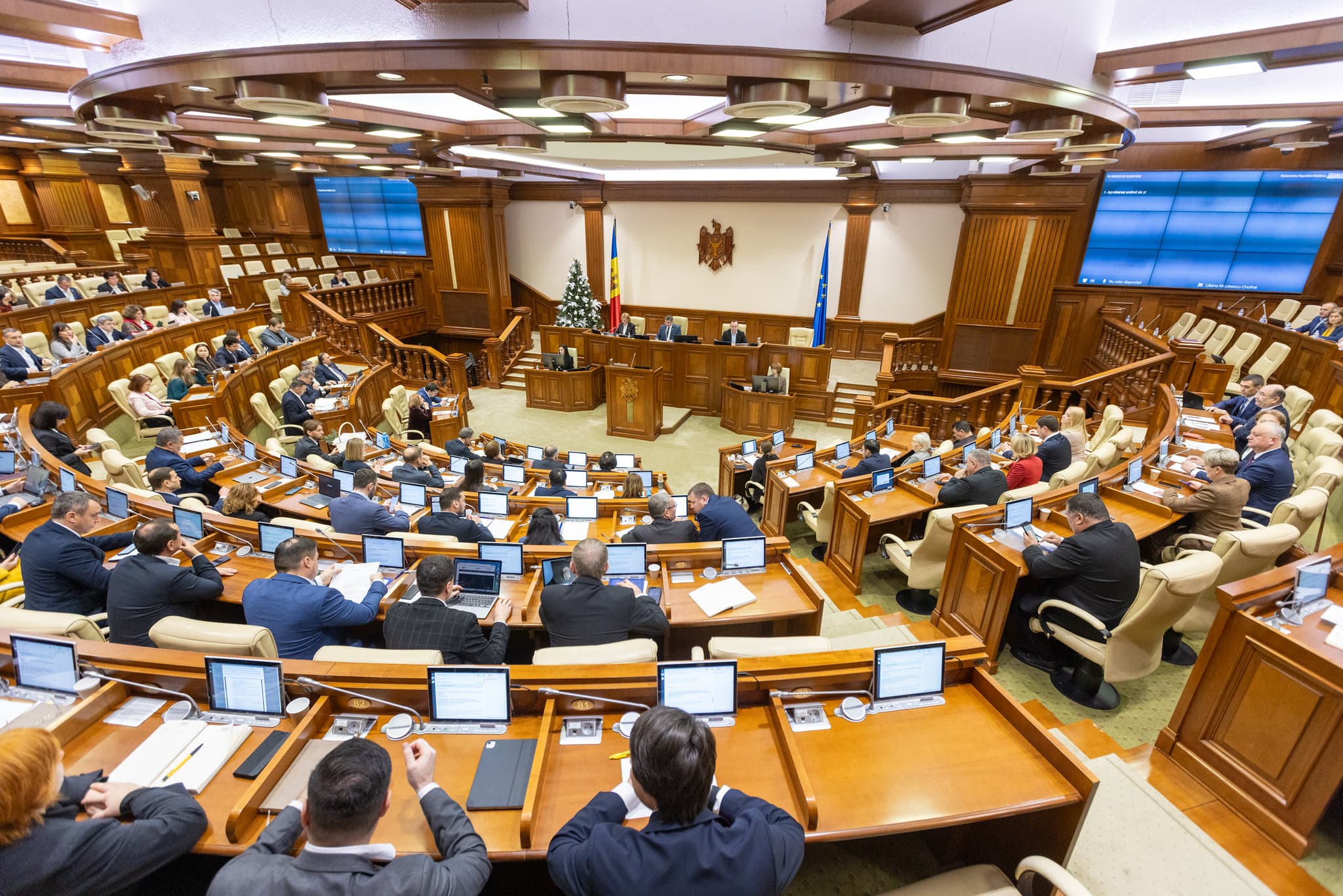 Deputații au adoptat noi reguli pentru controlul de stat în domeniul muncii