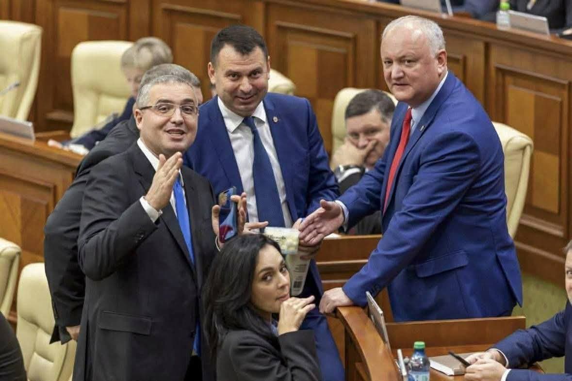 DOC // ”Unionist” cu iz pro-rus. Vasile Costiuc semnează, pe bandă rulantă, inițiative alături de Igor Dodon