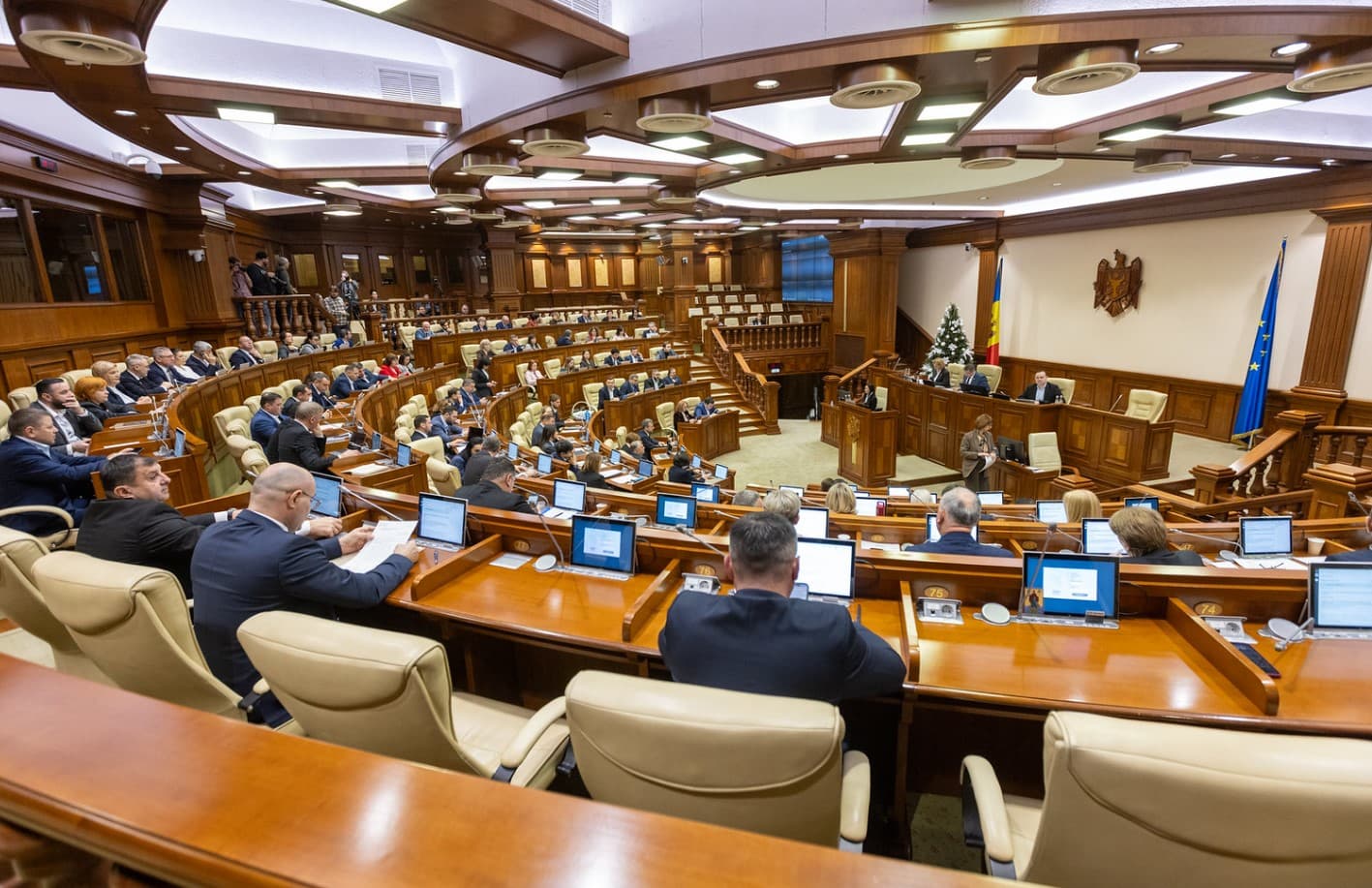 Sondaj iData // Cum ar vota moldovenii în eventualitatea unor alegeri parlamentare anticipate