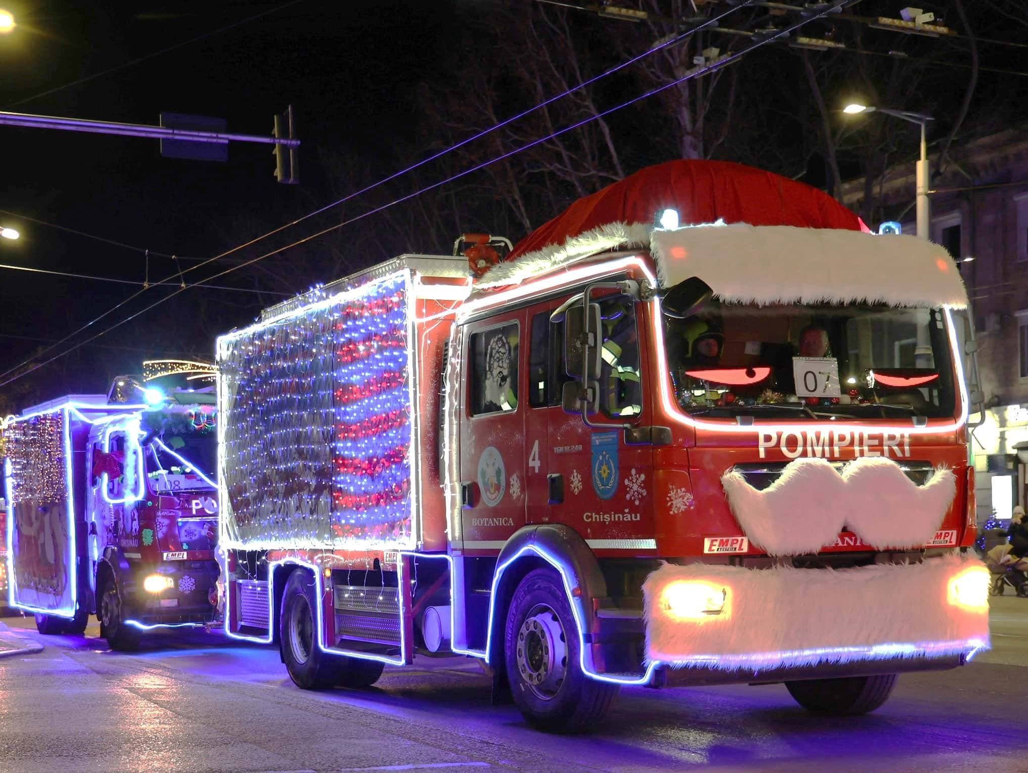Caravana salvatorilor și pompierilor a luminat Chișinăul în ajun de Crăciun