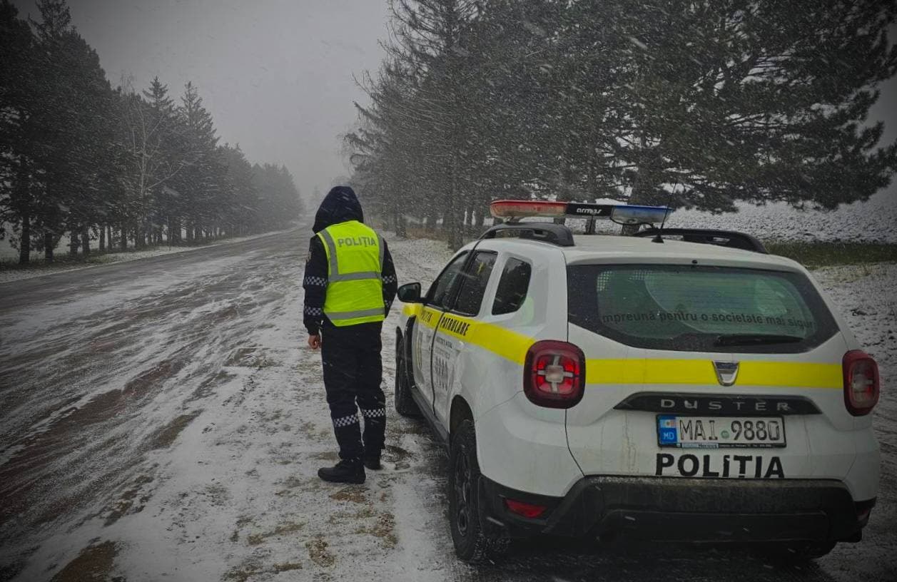 Condiții meteo dificile pe drumurile din R. Moldova. Recomandările Poliției pentru șoferi și pietoni