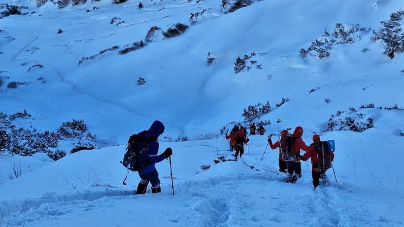 VIDEO // Primele imagini ale moldovenilor recuperați din munții Făgăraș de către salvatori