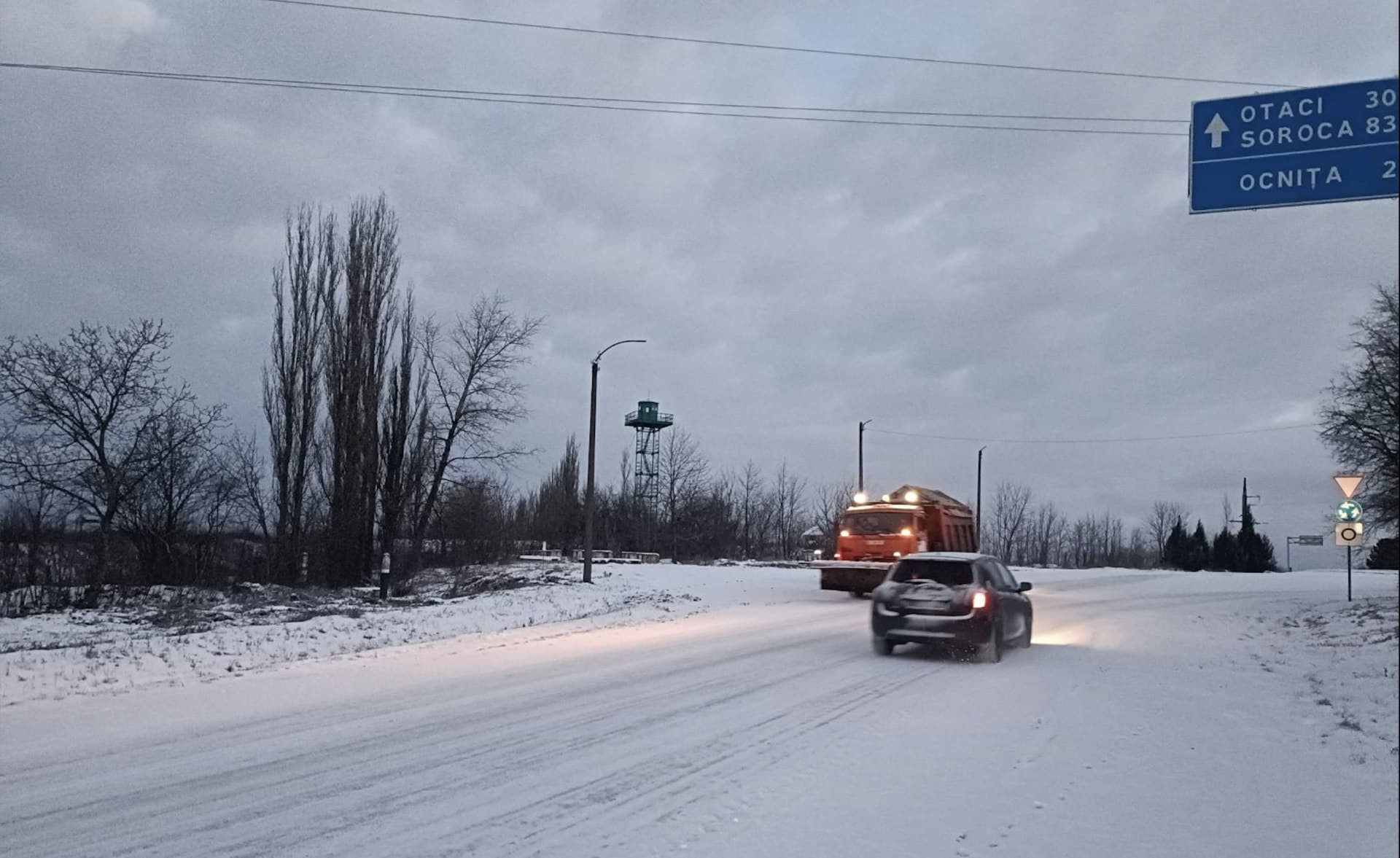 Intervenții nocturne, cu utilaje și antiderapant, pe traseele naționale