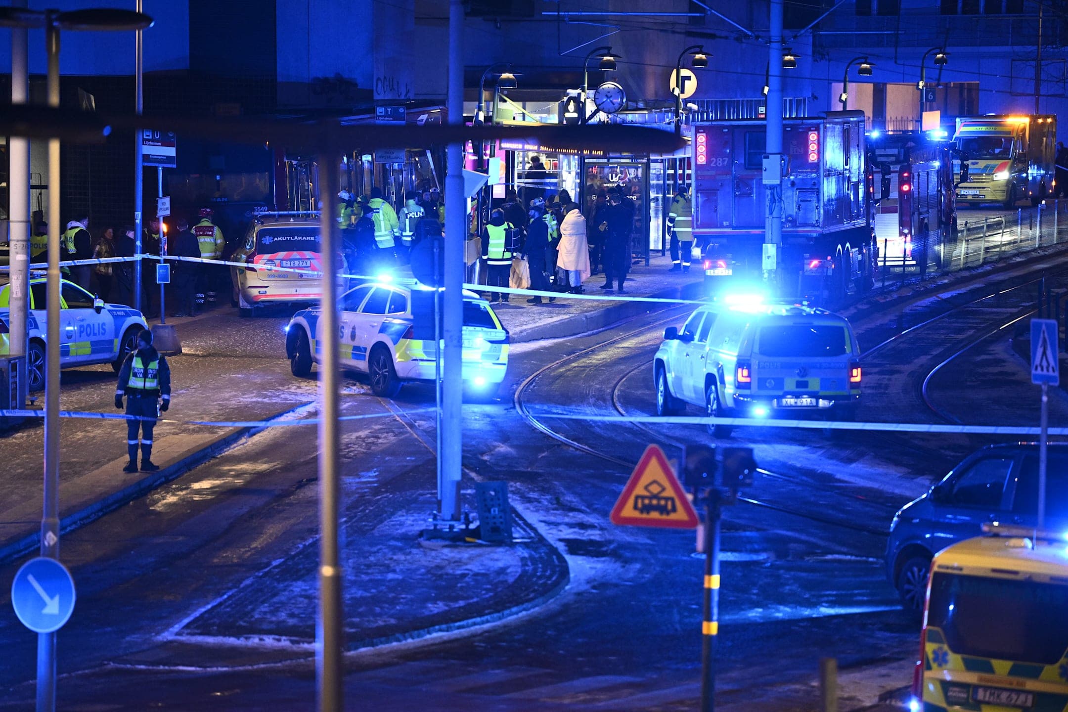Suedia // Zece răniți, dintre care unul grav, după ce un autobuz a intrat într-o clădire din Stockholm