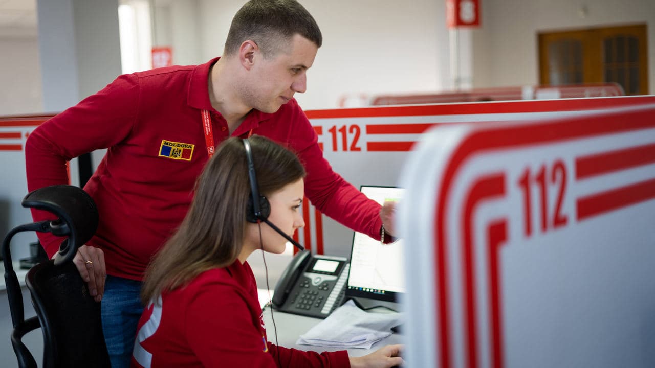 Peste 1 800 de apeluri la 112 în primele opt ore ale noului an: cele mai multe pentru urgențe medicale