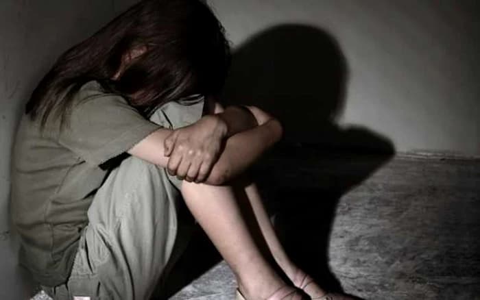 Și-au violat ani la rând sora minoră, până au lăsat-o însărcinată. Doi frați, condamnați la ani grei de închisoare