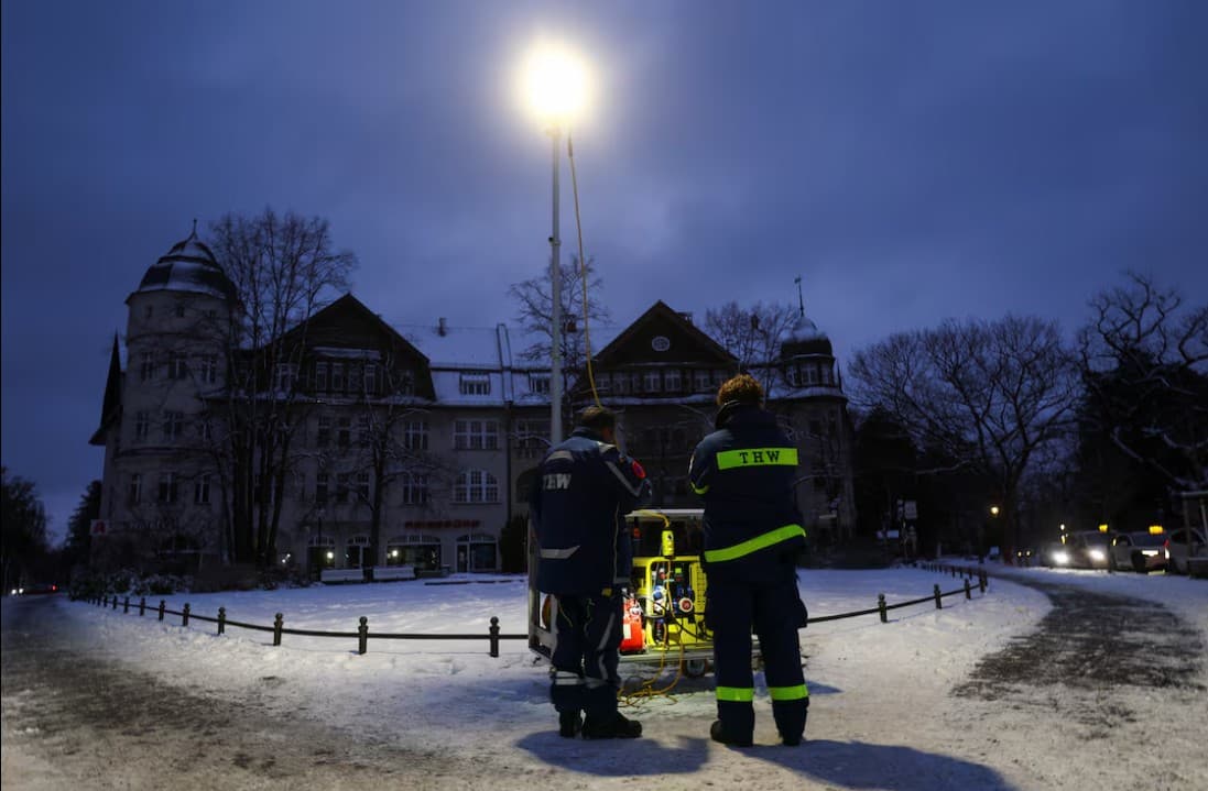 Mii de locuințe din sud-vestul Berlinului au fost afectate de o pană de curent. Militanții de extremă stânga spun că au atacat rețeaua