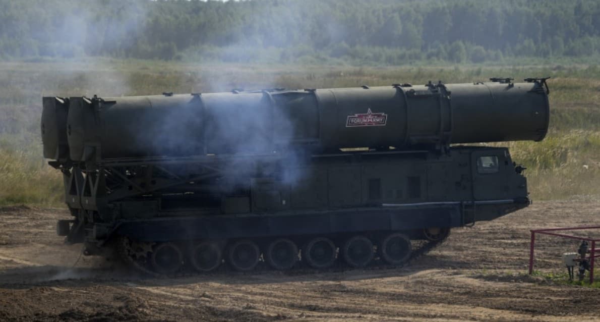 VIDEO // Momentul în care dronele ucrainene distrug un sistem radar rusesc ce deservea un sistem de rachete sol-aer S-300V