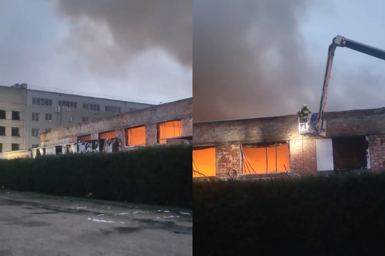 Incendiu de proporții la un depozit cu produse alimentare: nivel sporit de intervenție