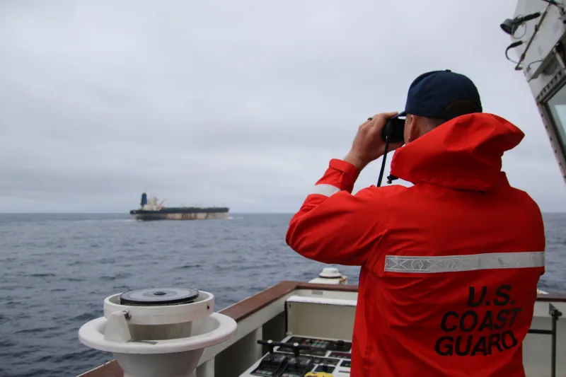 SUA au interceptat un petrolier sub pavilion rusesc în Atlantic, după o urmărire de două săptămâni. Nava spărsese blocada impusă în Venezuela