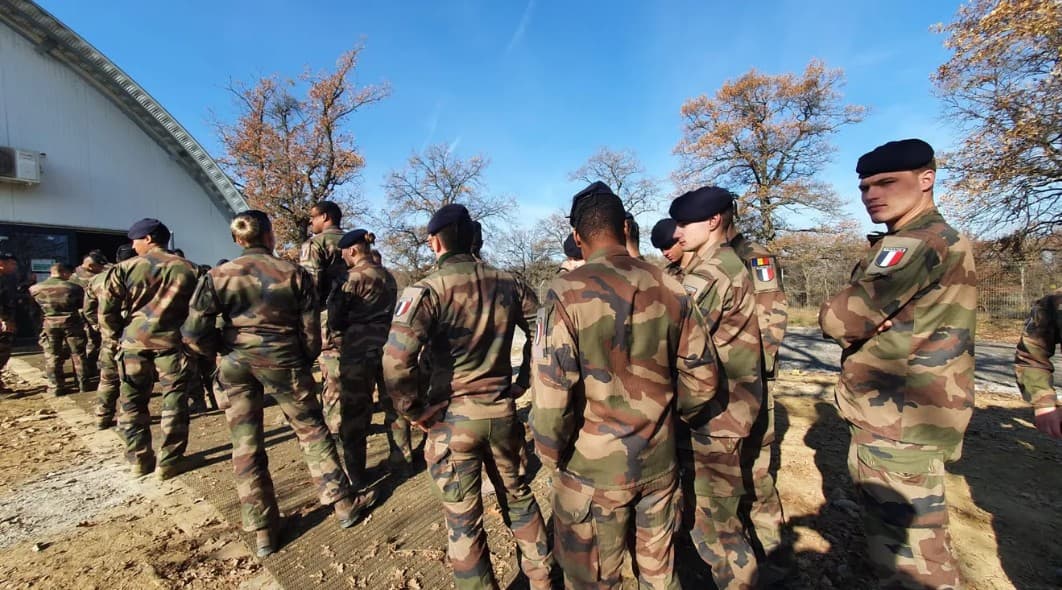 Marea Britanie și Franța iau în calcul trimiterea a 15.000 de militari în Ucraina, după semnarea unui acord de pace