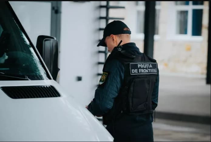 VIDEO // Luau câte 10 mii de dolari pentru trecerea ilegală a frontierei moldo-ucrainene. O grupare criminală, destructurată de oamenii legii