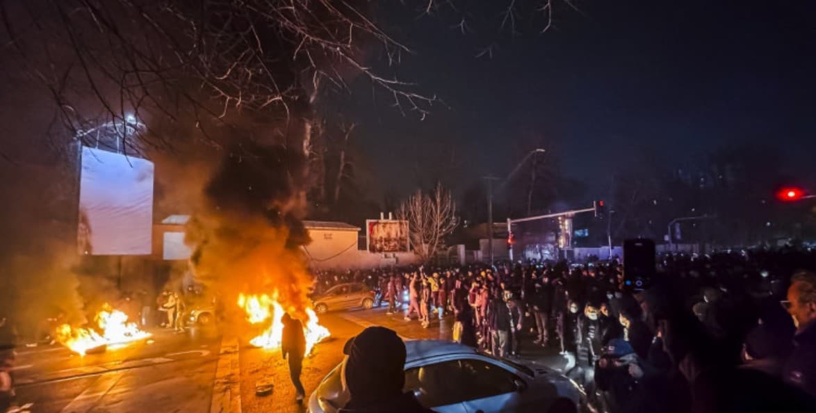 Criză majoră în Iran: peste 500 de oameni au murit în urma protestelor. Teheranul amenință direct Statele Unite