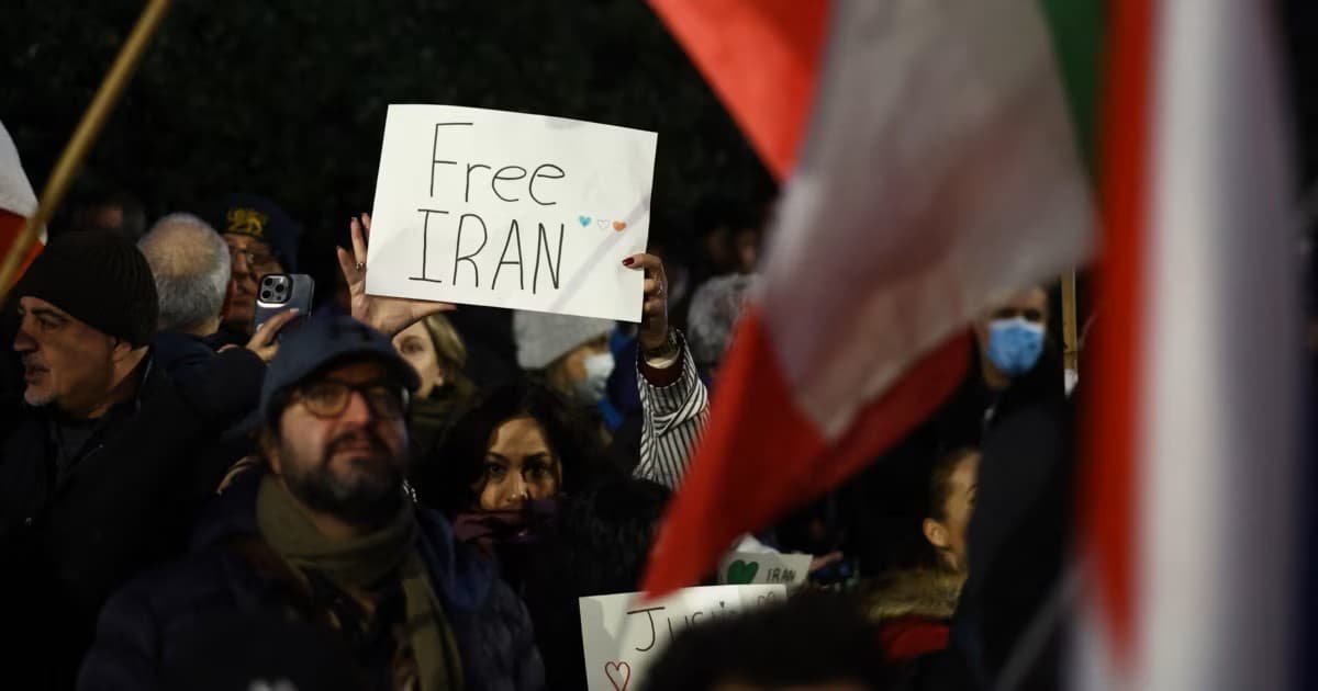 Iulian Chifu // Asalt mortal al populației iraniene împotriva regimului Ayatollahilor