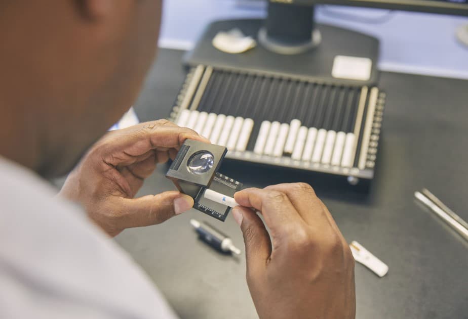 Comercianții trebuie să raporteze vânzările online de tutun și țigări electronice