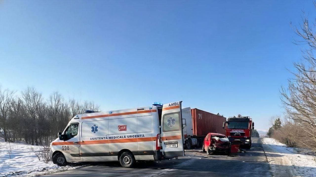 FOTO // Accident fatal în raionul Anenii Noi: o femeie a murit într-o coliziune cu un camion
