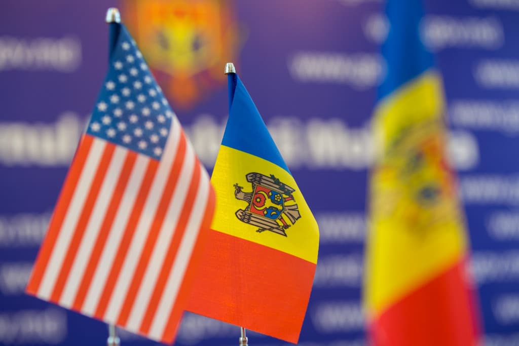 Reacția MAE la decizia SUA de a suspenda emiterea vizelor de imigrare pentru moldoveni: Nu constituie o interdicție generală de călătorie