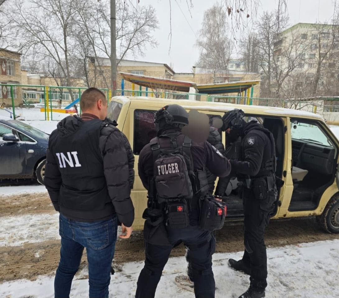 VIDEO // A estorcat mii de euro de la o femeie, pe care a șantajat-o timp de patru ani. Supectul, plasat în izolator