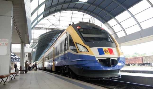 Perturbări în circulația trenului Chișinău–București din cauza avarierii rețelelor electrice din Ucraina: întârzieri de până la 5 ore