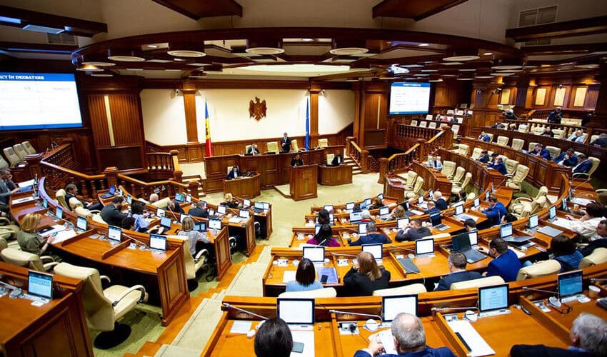Integritatea deputaților va fi evaluată de o Comisie de etică, instituită în curând la Parlament