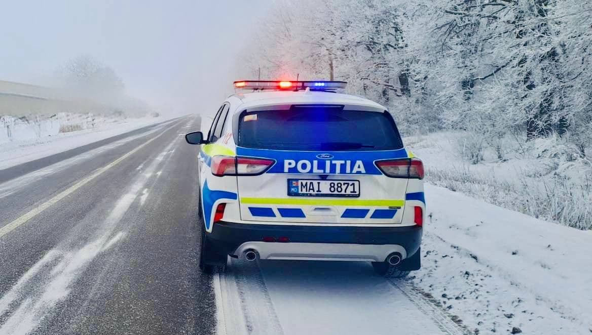 Șoferii sunt avertizați asupra riscului major de accidente din cauza poleiului pe traseele din R. Moldova