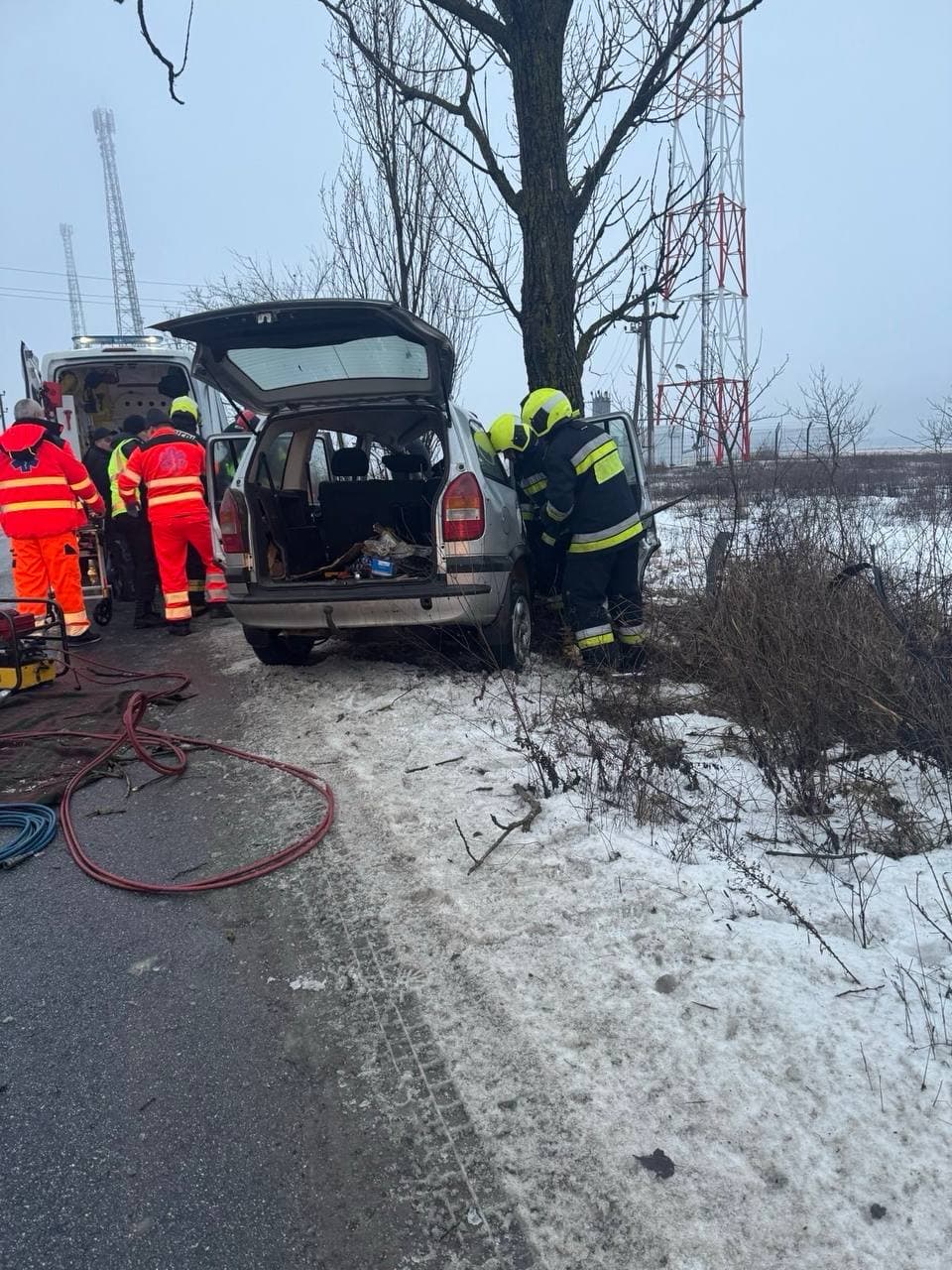 FOTO // Accident în raionul Fălești: un angajat al Inspectoratului de Poliție a murit, iar soția sa a ajuns la spital