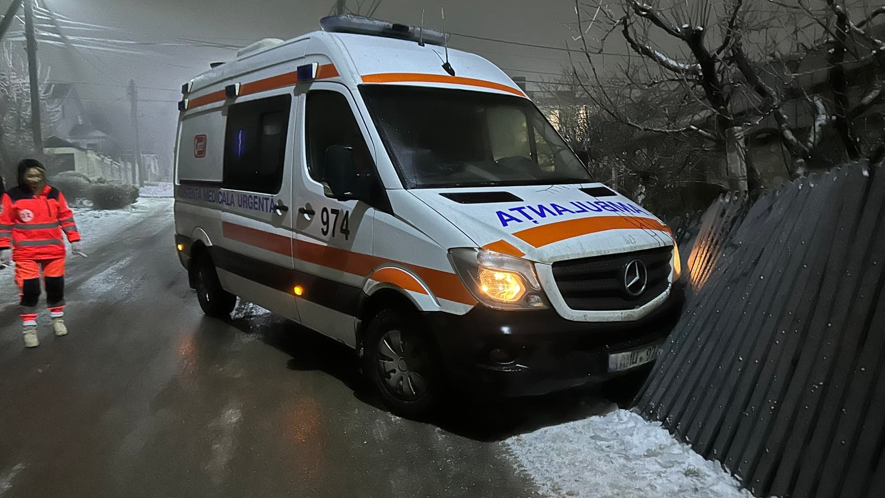 Poleiul paralizează drumurile din R. Moldova. Mai multe ambulanțe, deblocate de salvatori