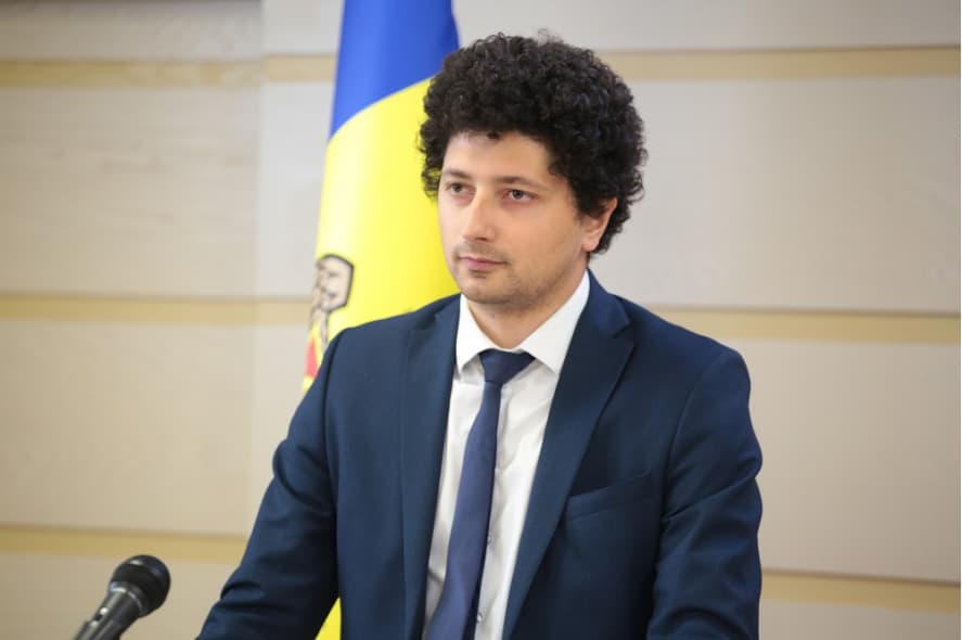 Deputat: Legea cetățeniei a fost modificată pe fondul avalanșei de cereri de la cetățeni ruși