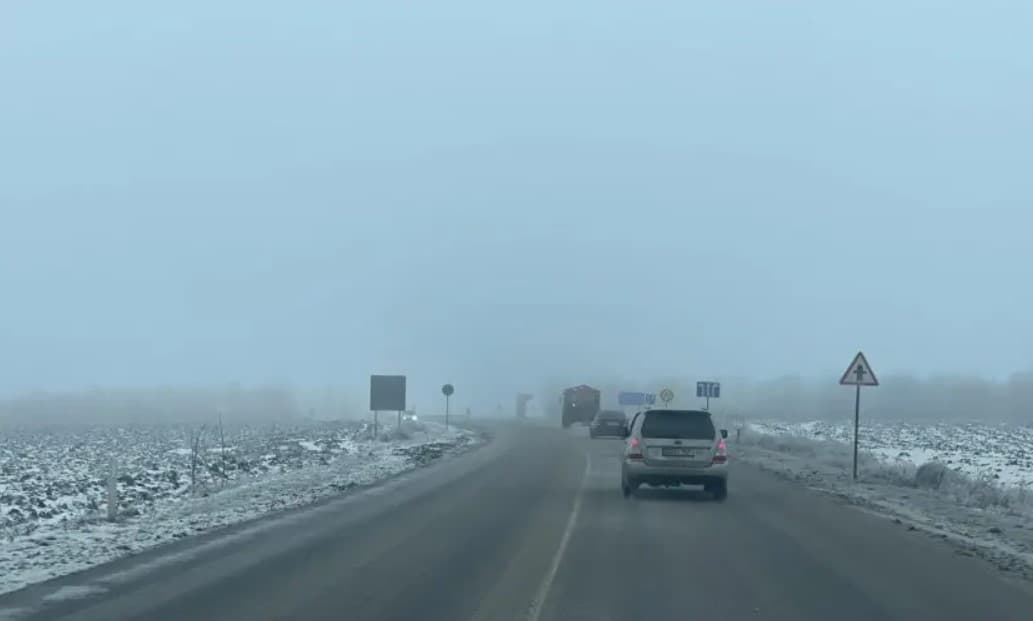 Codul galben de ceață, prelungit până joi. Vizibilitate redusă și risc de polei pe întreg teritoriul R. Moldova