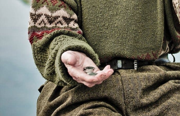 Cerșetoria minorilor, între neglijență parentală și vulnerabilitate socială