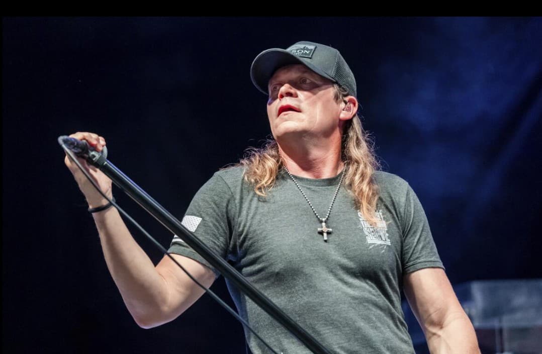 VIDEO // Solistul trupei rock 3 Doors Down a murit la 47 de ani. Brad Arnold suferea de cancer la rinichi