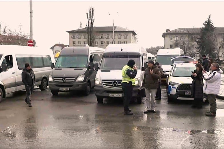 Protest la ANTA // Transportatorii acuză inacțiuni față de cursele ilegale. Reacția instituției