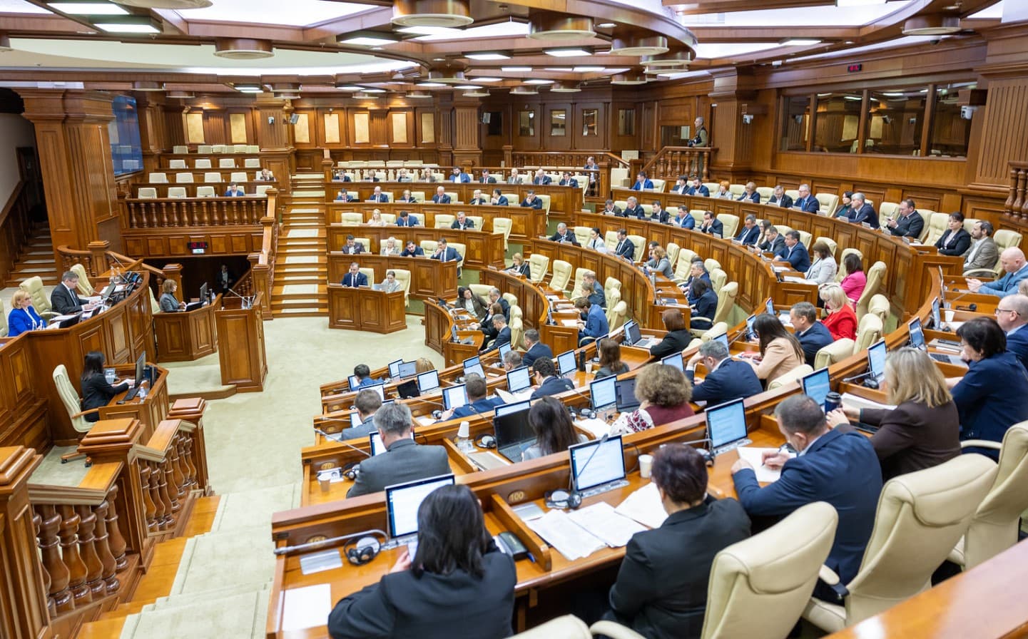 Viorel Bostan, tot mai aproape de un nou mandat la șefia UTM. Modificarea Codului educației, votată în prima lectură